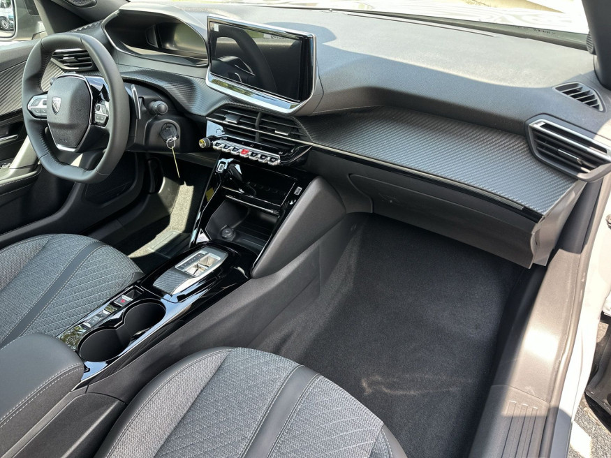 PEUGEOT 2008 ALLURE PureTech 130 EAT8