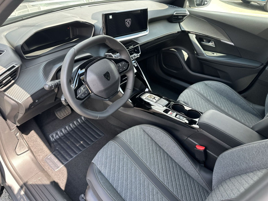 PEUGEOT 2008 ALLURE PureTech 130 EAT8