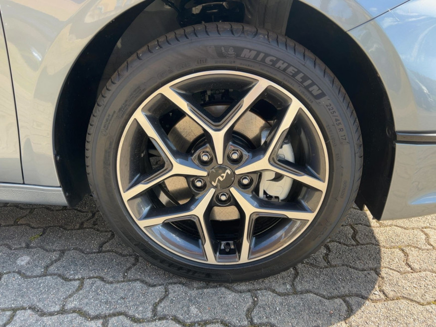 KIA Ceed 1.5T-GDI DCT Spirit